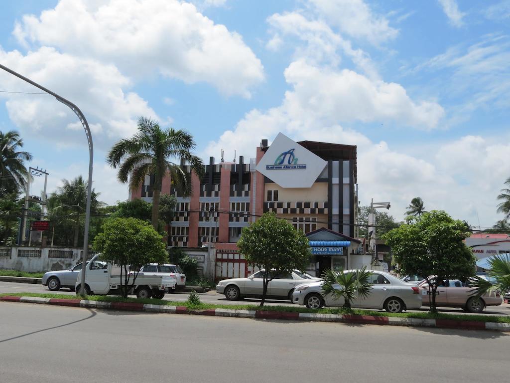 Business Alliance Hotel Yangon Bagian luar foto