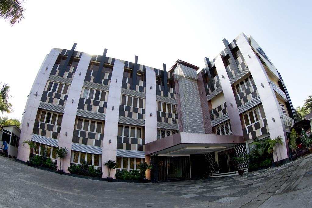 Business Alliance Hotel Yangon Bagian luar foto